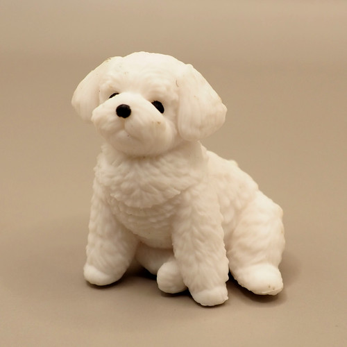 Mascotte cane seduto maltese